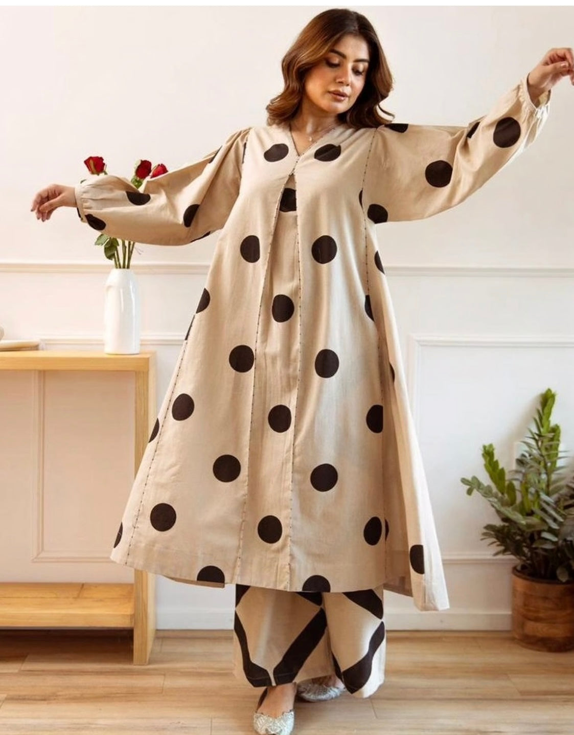 (AA Beige) dots