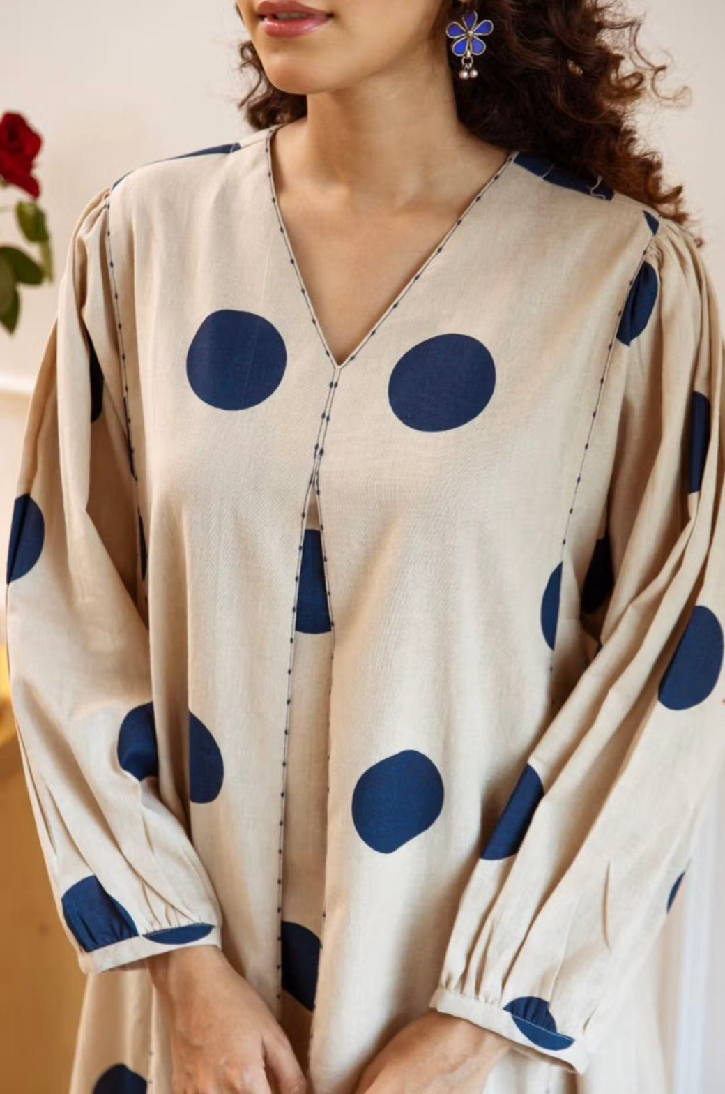 (AA Beige) dots